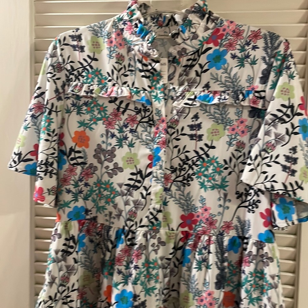 Cute tiered floral dress. NWT size L.